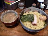 「つけ麺（あつもり）　８００円＋大盛　１００円＋サービス味玉」@つけ麺 椿の写真