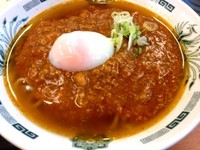 「温玉旨辛ラーメン」@日高屋 関内北口店の写真