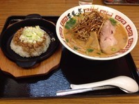 「辛ネギ味噌ラーメン＋焼き飯セット」@ラーメン屋 壱番亭 三和店の写真