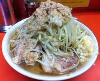 「小ラーメン（650円）ヤサイニンニクアブラ」@ラーメン二郎 神田神保町店の写真