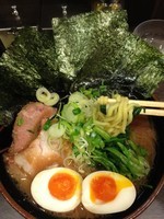 「のり玉ラーメン 900円」@神田ラーメン わいず 神田本店の写真