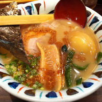 「七志味玉らーめん （850円）」@七志 とんこつ編 青葉台店の写真