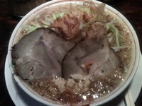 「マンモスラーメン・ニンニク（800円）」@泪橋の写真