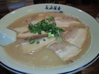 「チャーシューラーメン＋替玉（￥900＋￥100）」@元祖長浜屋台ラーメン 一心亭 福島分店の写真