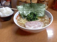 「ラーメン、半ライス」@横浜ラーメン 町田家 新百合ヶ丘店の写真
