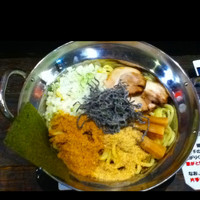 「焼き油そば大盛り【700円】粉チーズ【80円】」@つけめん あびすけ 日吉店の写真