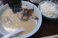 「らーめん中ライス(無料)+ネギ入れ放題(6月限定)」@博多濃麻呂 平和島店の写真