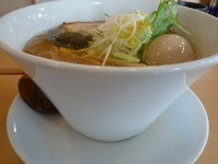 「塩らーめん + 味玉」@麺処 春の風の写真