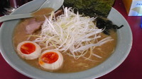 「特製ラーメン＋中盛（５８０＋１００＝６８０円）」@ラーメンショップ 牛久結束店の写真