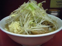 「ラーメン（小）ヤサイ・ニンニク650円」@ラーメン二郎 桜台駅前店の写真