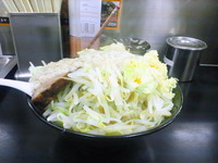 「野菜とんこつ（味薄め、野菜増し、アブラ増し、ニンニク大増し）」@らーめん ぎょうてん屋 町田店の写真