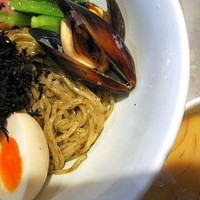 「鶏白湯+ムール貝出汁つけ麺「ソラノイロ×麺屋一燈」1000円」@ソラノイロ ARTISAN NOODLESの写真