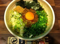 「うま辛まぜそば」@神田ラーメン わいず 神田本店の写真
