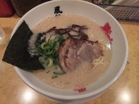 「ラーメン500円(替え玉1玉)」@博多風龍 池袋西口店の写真