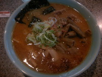 「モツらーめん（味噌）　750円（クーポンで100円引き）」@鼓の写真