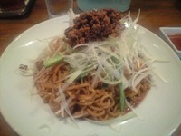 「汁なしタンタン麺」@元氣餃子 弄堂 新宿店の写真