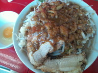 「小ラーメン カレー 生玉子 ニンニク少し」@ラーメン 学の写真