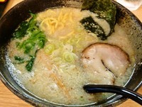 「ラーメン(塩)・ギョウザ・半ライスセット(850円)」@麺屋 たかみの写真