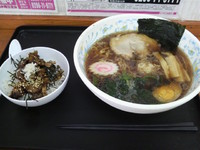 「しょうゆラーメン１９０円＋ミニチャーシュー丼１５０円」@ホロホロラーメンの写真