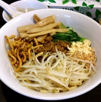 「汁なし坦々麺　８８０えん＋メンマ　１００えん」@自家製麺 ほうきぼし 志茂店の写真