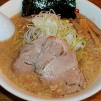 「ラーメン（720円）＋背脂こってり」@野方ホープ 原宿店の写真