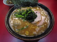 「ラーメン　中＋味玉」@杉田家 千葉祐光店の写真