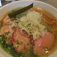 「煮干蕎麦・塩（７３０円）＋追加チャーシュー」@喜乃壺の写真