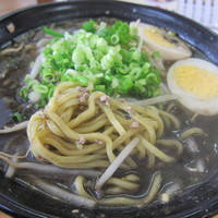 「黒みそラーメン（７００円）＋煮玉子（１００円）」@らーめん やちの写真