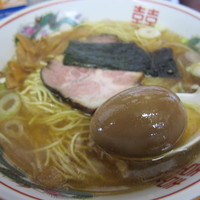 「塩ラーメン（７００円）＋味玉（１００円）」@米屋の写真