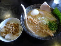 「とりそば＋特のせ＋肉ライス　700＋280＋150円」@麺堂 稲葉の写真