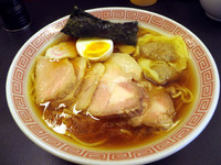 「チャーシューメン＋スーパーワンタン、880円＋150円」@ラーメン大至の写真