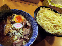 「つけめんチャーシュー＋大盛り、1100円＋100円」@頑者の写真