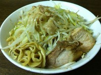 「小らーめん（700円）ヤサイアブラニンニク」@蓮爾 さんこま店の写真