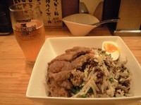 「汁なし俳骨坦々麺＋生ビール（980円＋350円）」@かつぎやの写真