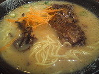 「黒肉一本麺 860円」@九州らーめん亀王 JR新大阪駅店の写真