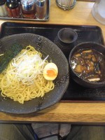 「つけ麺中盛り同料金、味玉（７８０＋５０＝８３０円）」@麺や むこうぶちの写真