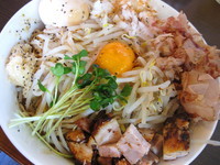 「まぜそば大（ニンニク味玉）￥８５０」@つけ麺 弥七の写真