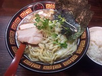「塩煮干しラーメン(かため) ￥800＋ごはん ￥50」@すごい煮干ラーメン凪 渋谷東口店の写真