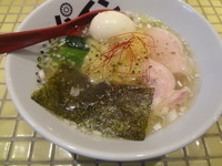 「限定冷やしパイナップル塩ラーメン￥７５０＋パイン味玉￥１００」@パイナップルラーメン屋さん パパパパパインの写真