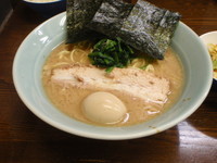 「中盛り（固め・濃い目）＋味玉＋キャベチャー＋ごはん小」@究極汁麺 はねだ家の写真