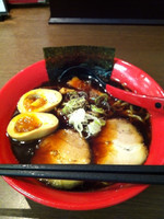 「ブラック味玉らーめん」@富山ブラック 麺家いろは 池袋店の写真