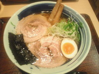 「中華そば（醤油） 740円」@自家製麺 琥珀の写真