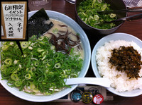 「ラーメン+大めし+ネギ入れ放題」@博多濃麻呂 平和島店の写真