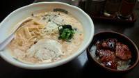 「味噌ラーメン（大盛りサービス）＋豚丼ハーフセット　930円」@十勝帯広牧場 帯広亭 錦糸町店の写真