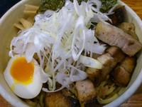 「コリアン汁なし　中盛り　炙りチャーシュー（刻み）　￥800」@らーめん 破顔の写真