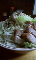 「ラーメン小　野菜・ニンニク・脂　開店サービス３００円」@豚親分の写真