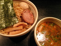 「つけそば・並盛り（３００ｇ）８００円＋特製トッピング１５０円」@BASSO ドリルマンの写真