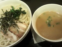 「豚骨醤油の本格つけ麺　５９９円」@ガスト 茗荷谷駅前店の写真