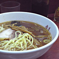 「自家製!手打ちしょうゆラーメン￥450」@中華若月の写真