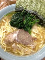 「ラーメン中盛り＋ほうれん草（麺固め）」@まこと家の写真